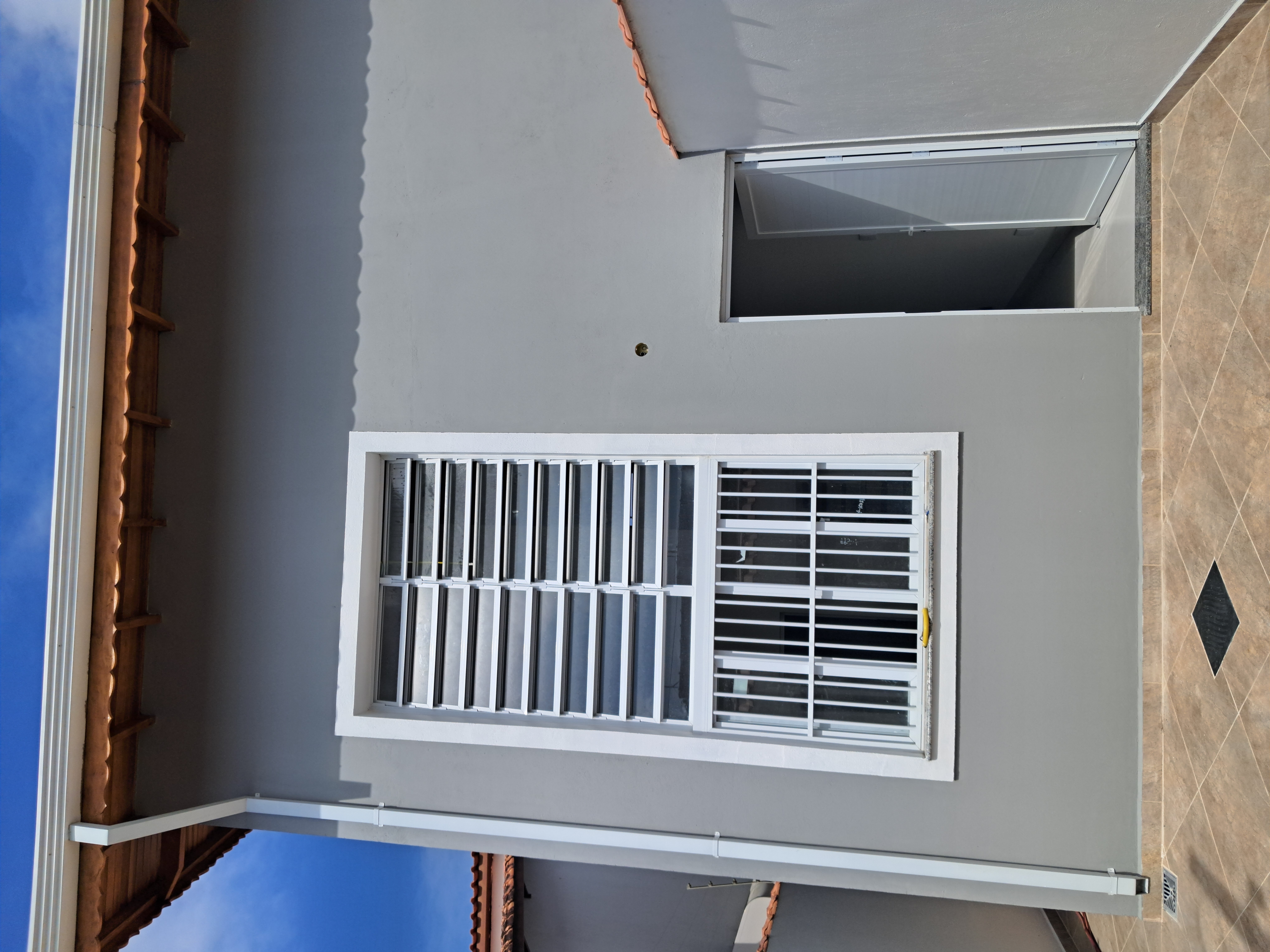 Pintura externa fachada renovada em Peruíbe - Iego Pintor